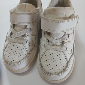 Nike Kids White Sneakers With Straps Size 7C